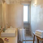 Masseria Cisterna Rossa *
